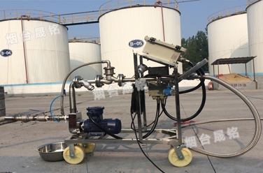 雙氧水灌裝案例：淄博二氯（lǜ）甲烷定量分裝大桶設備