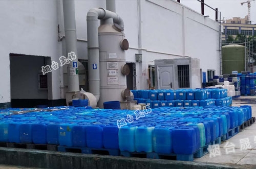 冰醋酸灌（guàn）裝案例：武漢冰醋酸灌裝塑料桶設（shè）備